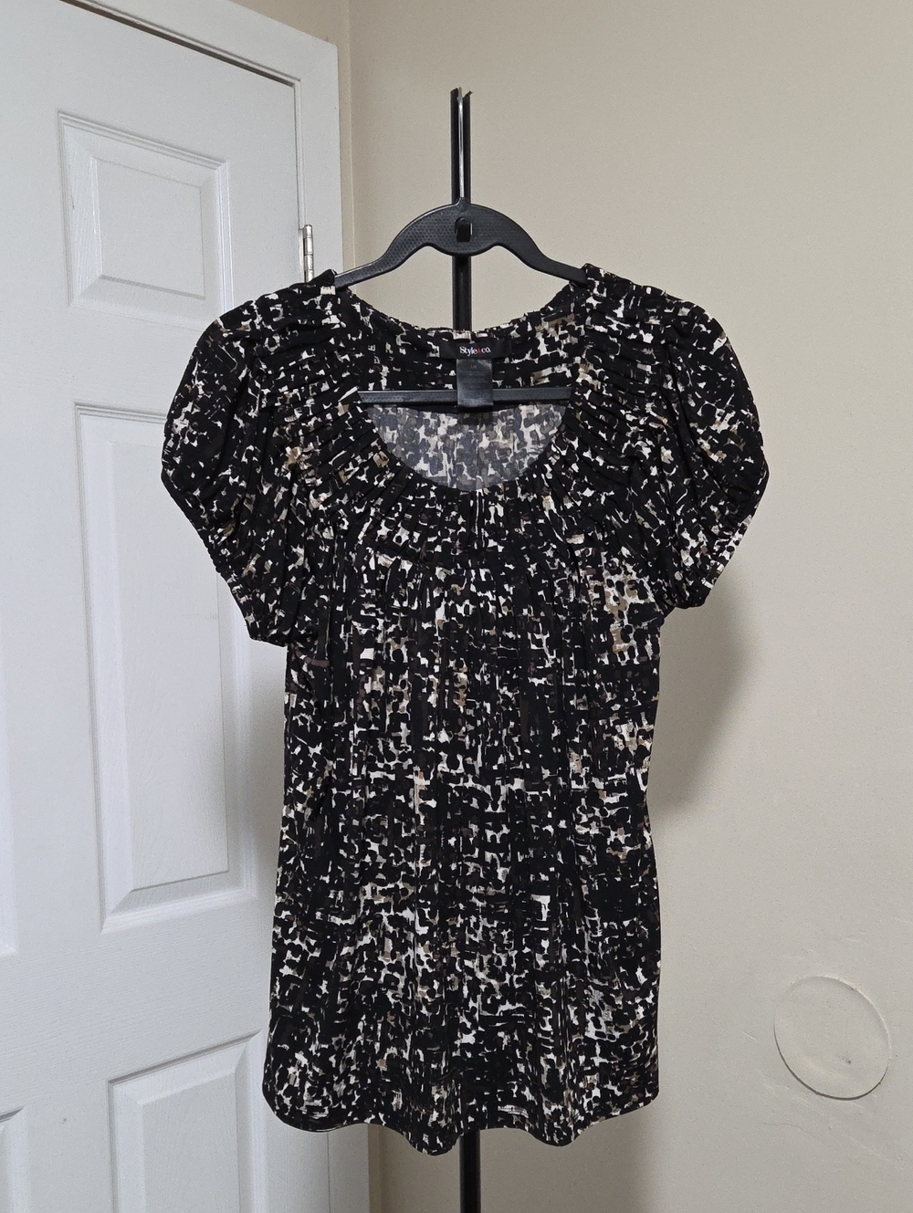 Style & Co. Black and Cream Printed Puff Sleeve Blouse